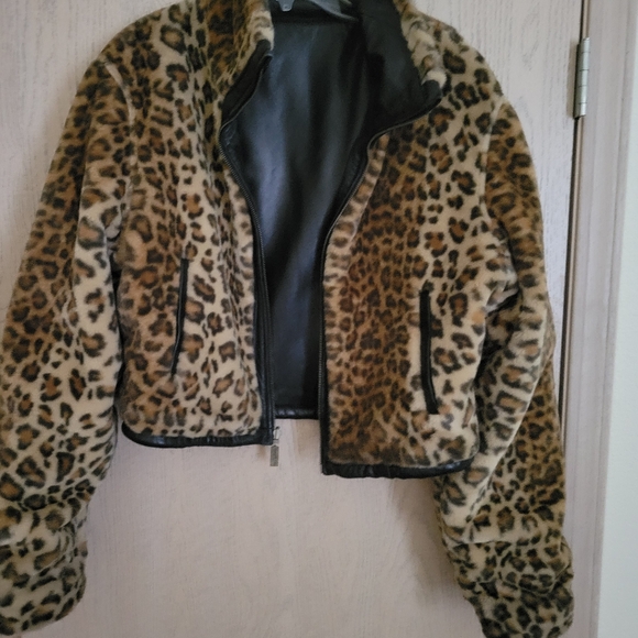 REVERSABLE KENNETH COLE NEW YORK LEATHER/LEOPARD JACKET - Picture 2 of 11